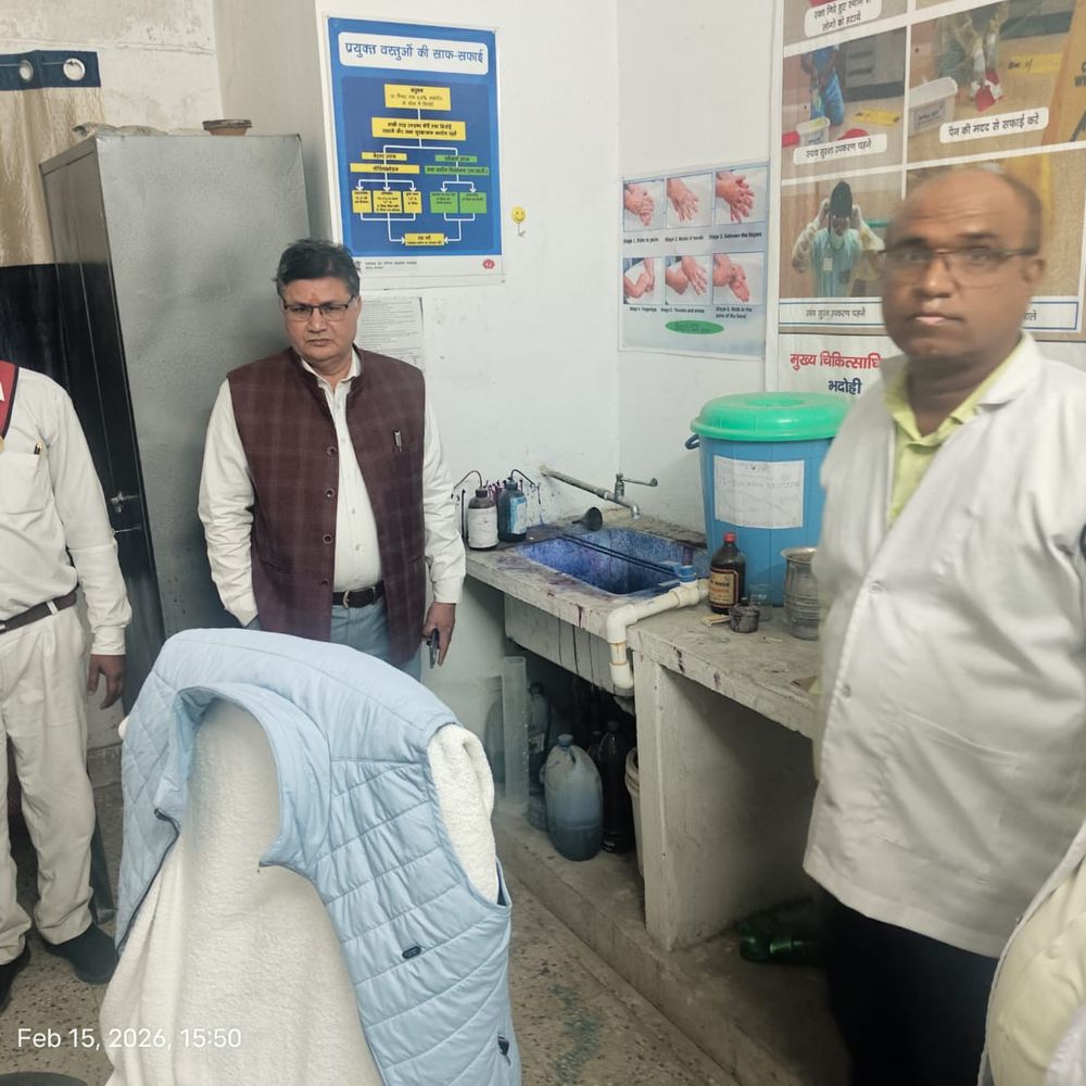 भदोही में लापरवाह स्वास्थ्य कर्मियों का वेतन रोका:सीएमओ ने मुख्यमंत्री जन आरोग्य मेला में की कार्रवाई