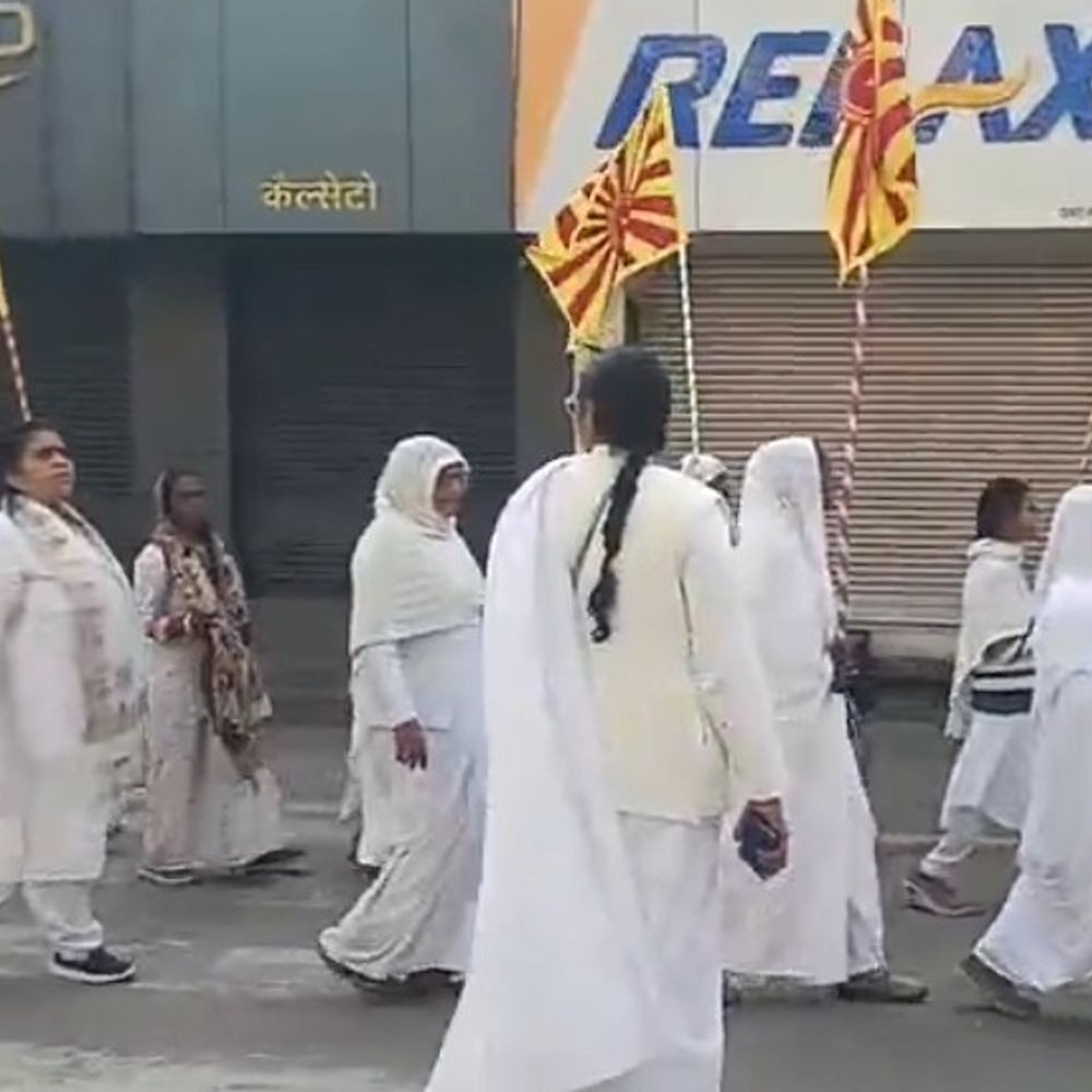 कासगंज में ब्रह्माकुमारी आश्रम ने निकाली प्रभात फेरी:धर्म प्रचार, शिव अवतरण संदेश और नशा मुक्ति जागरूकता रहे मुख्य उद्देश्य