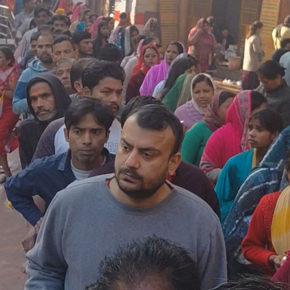 गर्भ ग्रह में एक गेट से प्रवेश दूसरेसे जा रहानिकला:पांडेश्वरनाथ मंदिर में 5000 श्रद्धालुओं ने किए दर्शन, भीड़ नियंत्रित