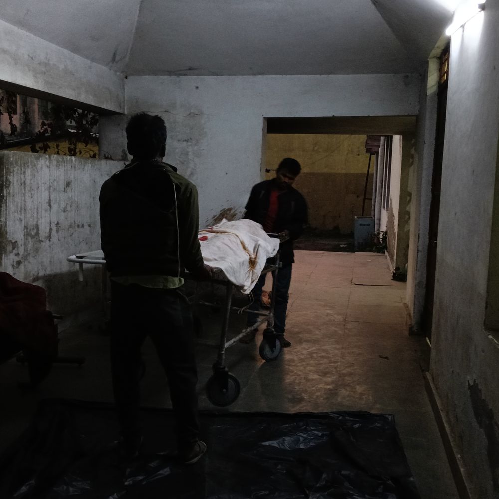 पूर्णिया में खून से लथपथ युवक का शव मिला:पहचान नहीं हो सकी है, बॉडी पर चोट के निशान; हत्या या हादसा, मौत पर सस्पेंस