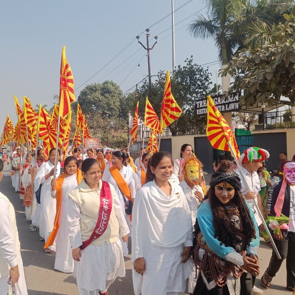 ब्रह्माकुमारी संस्थान ने हरदोई में निकाली शिवजी की बारात:महाशिवरात्रि पर आध्यात्मिक संदेश गूंजा, लोगों ने किया स्वागत