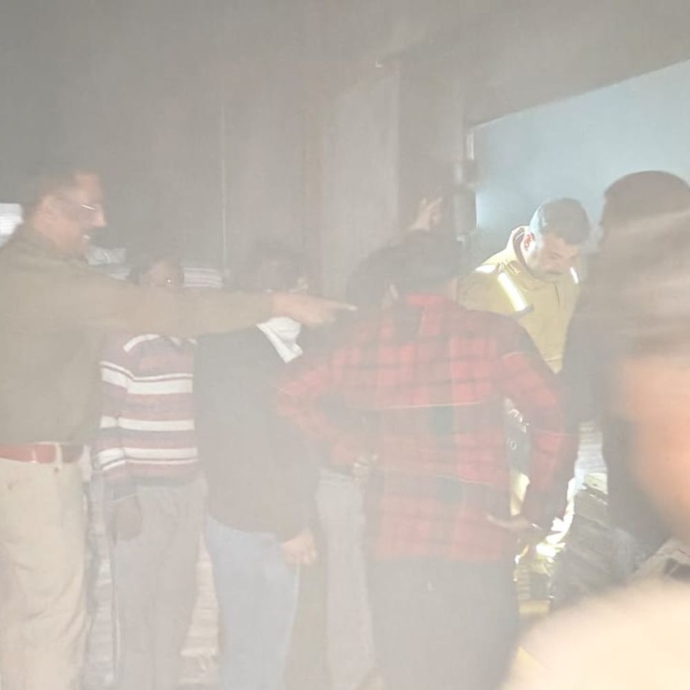 सहारनपुर में प्रिंटिंग प्रेस के गोदाम में लगी आग:अग्निशमन विभाग ने कड़ी मशक्कत के बाद पाया काबू