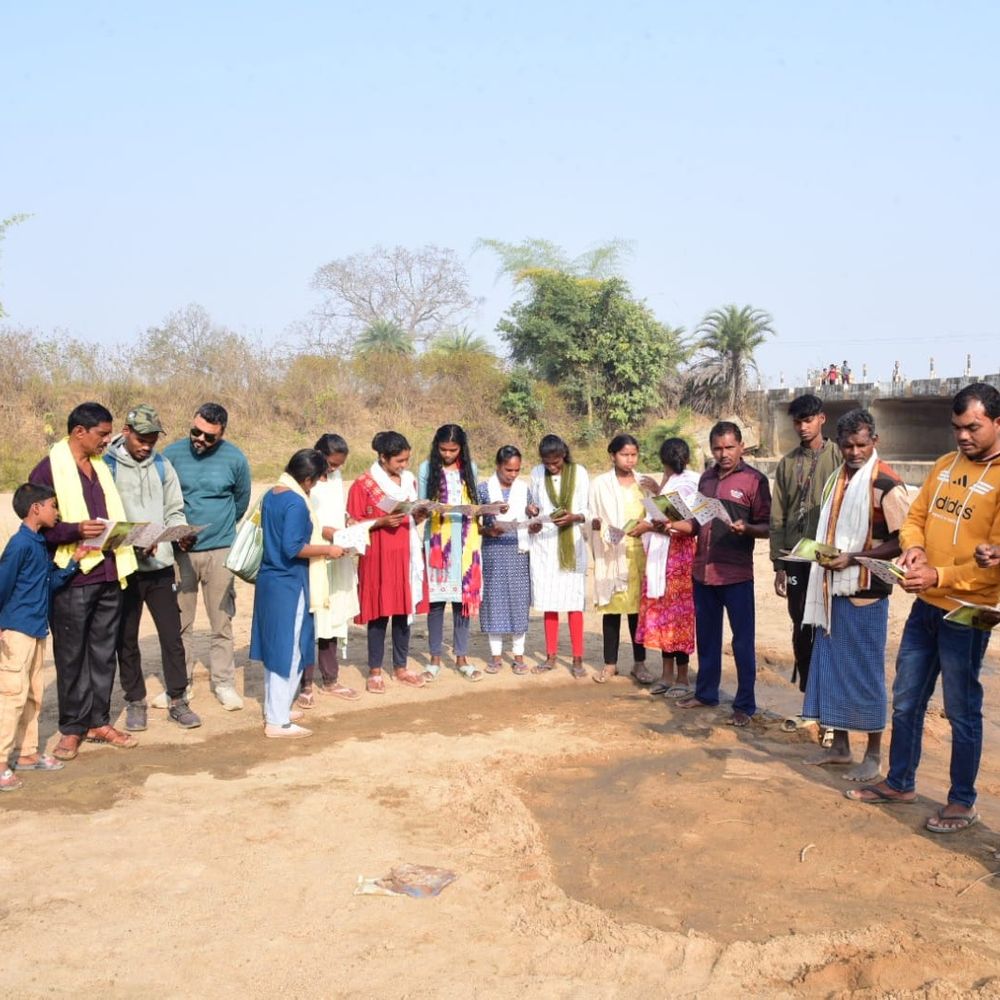 भानपुरी में ‘ग्रेट बैकयार्ड बर्ड काउंट’ कार्यक्रम:ग्रामीणों और बच्चों को जागरूक करने की पहल, जंगल में किया पक्षियों का अवलोकन