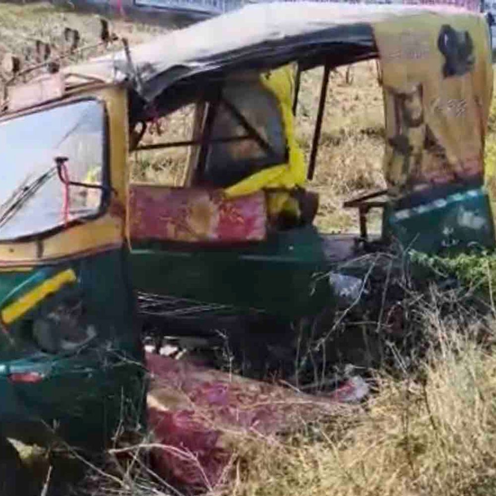 बोलेरो-अप्पे भिड़ंत में 5 वर्षीय बच्ची की मौत:महाशिवरात्रि पर मंदिर जा रहा था परिवार, आधा दर्जन घायल