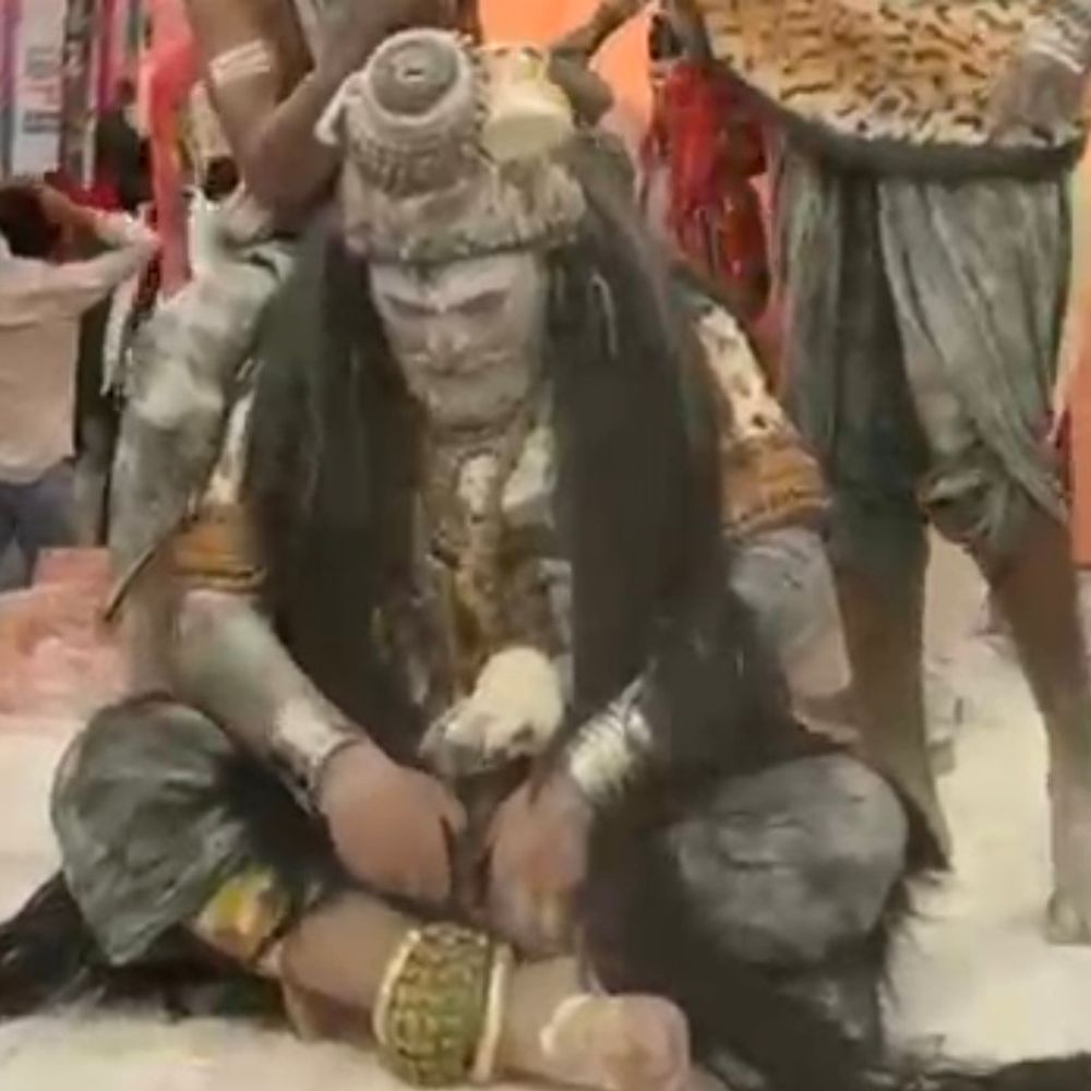 मऊ में 100 सालों की परंपरा निभाई, शिव बारात निकली:डीजे की धुन पर युवा झूमते दिखे, महिलाएं और बच्चे भक्ति गीतों का आनंद लेते रहे