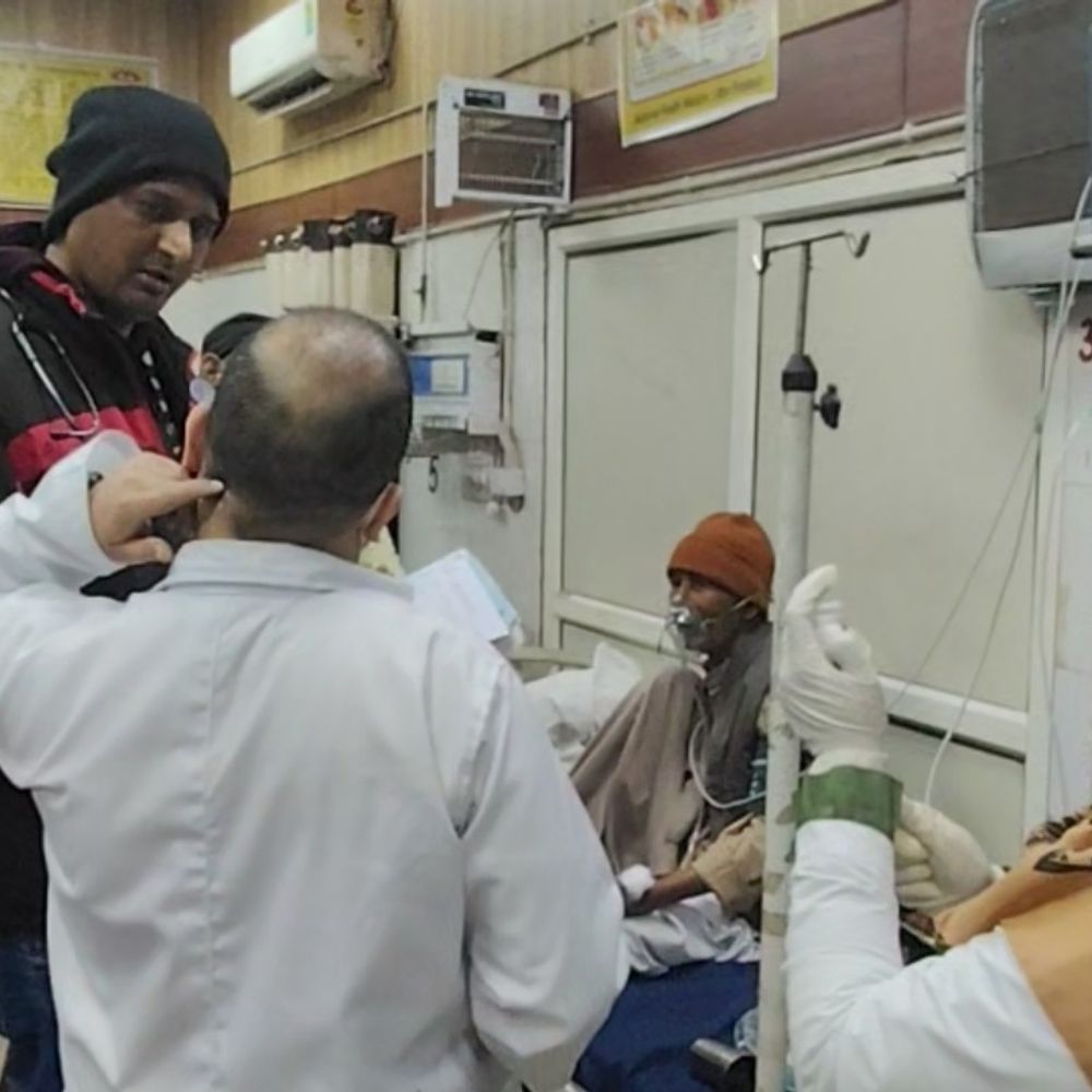 जिला अस्पताल में पहली बार लगा 50 हजार का इंजेक्शन:हाथरस में हार्टअटैक पर मरीज को लगा नि:शुल्क 'टेनेक्टेप्लाज' इंजेक्शन