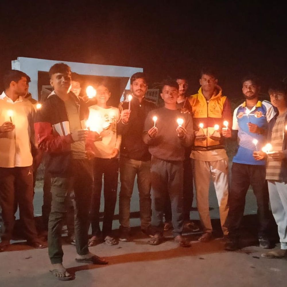 भदोही में कुढ़वा में पुलवामा शहीदों को श्रद्धांजलि:कांग्रेस नेता दुर्गेश मिश्रा की अगुवाई में कार्यक्रम आयोजित