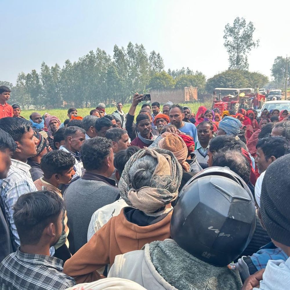 डिप्टी कमिश्नर के भाई का अंतिम संस्कार:4 घंटे नोकझोंक के बाद हुआ, गांव में तनाव