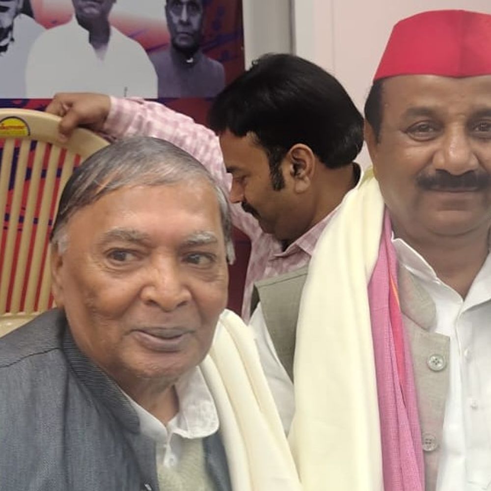 बसपा के पूर्व नेता कमर हयात अंसारी सपा में शामिल:नसीमुद्दीन सिद्दीकी के साथ लखनऊ में ली सदस्यता, बसपा को झटका