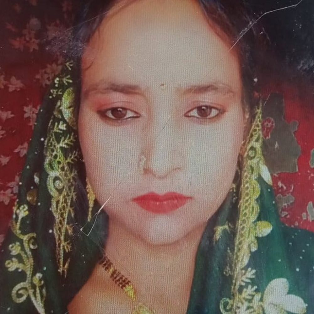 बाराबंकी में दो बच्चों की मां भतीजे संग भागी:बेटी की शादी के जेवर-नकदी ले गई, पति ने सीएम से लगाई गुहार