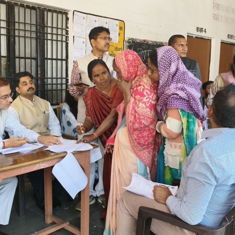 डीएम ने मतदान केंद्रों का निरीक्षण किया:मतदाताओं से फॉर्म-6 भरने और सुनवाई में उपस्थित रहने की अपील