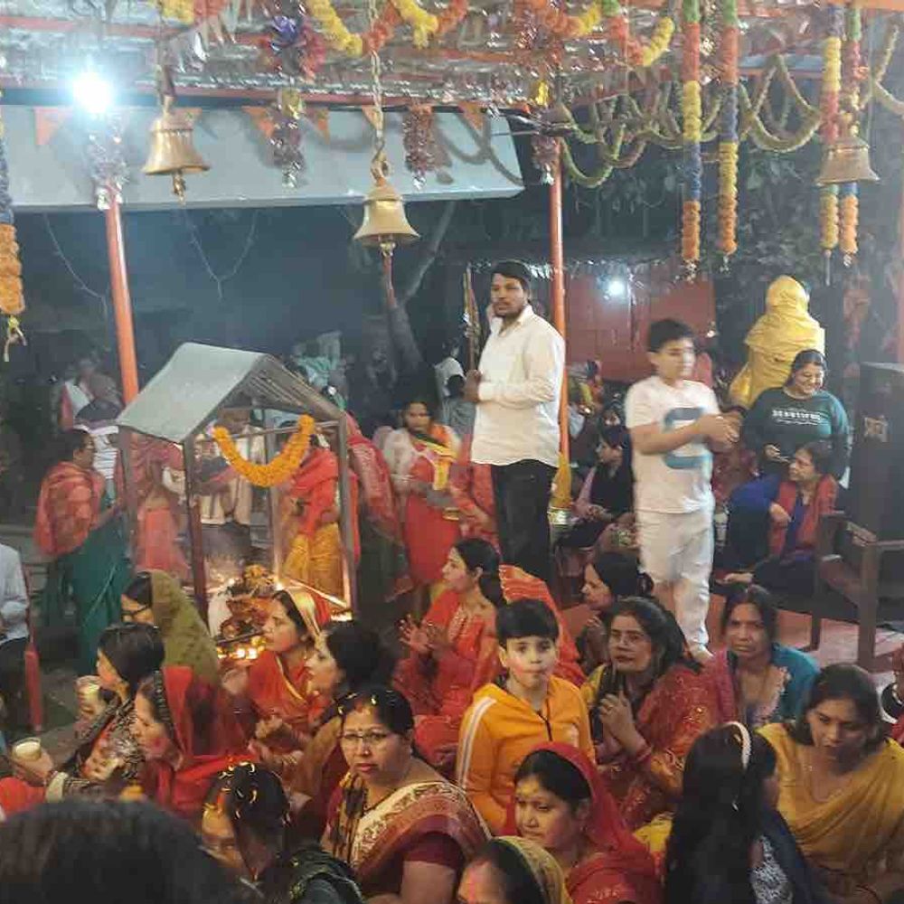 गोरखपुर में महाशिवरात्रि पर हुआ अनवरत जलाभिषेक- भंडारा:श्री बालाजी मंदिर में उमड़ी भीड़, भक्तों ने की सुख-समृद्धि की कामना