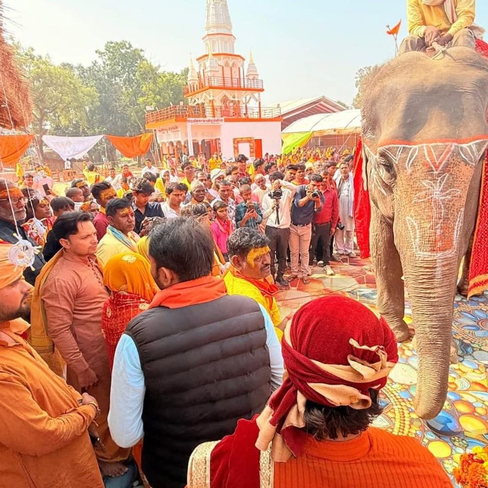 सनातन उद्घोष कथा महोत्सव के लिए कलश यात्रा:सिद्धार्थनगर के बढ़नी चाफा में 14 से 22 फरवरी तक होगा आयोजन