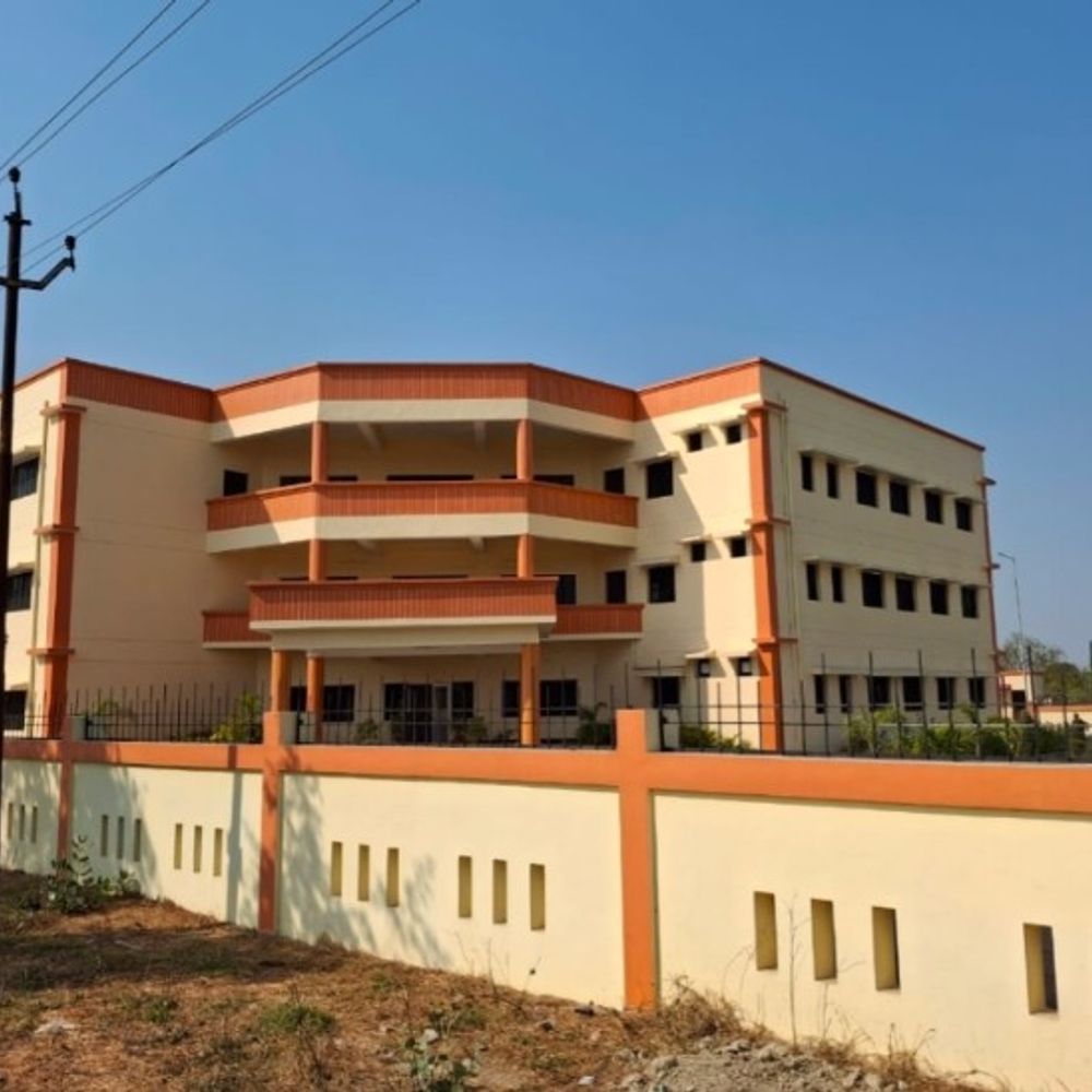 पति ने स्कूल फॉर्म में पत्नी को मृत बताया:महिला जीवित; पति के खिलाफ कोर्ट में लड़ रही केस, सुल्तानपुर SP के आदेश पर FIR