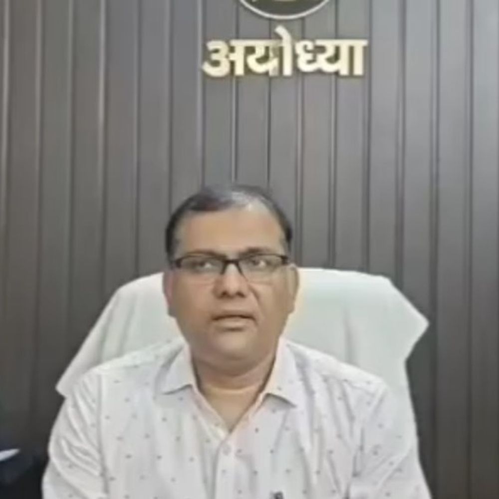 मिल्कीपुर फूड इंस्पेक्टर ने की अवैध वसूली:दुकानदारों से पैसे लेने की शिकायत, प्रशासन ने जांच शुरू की