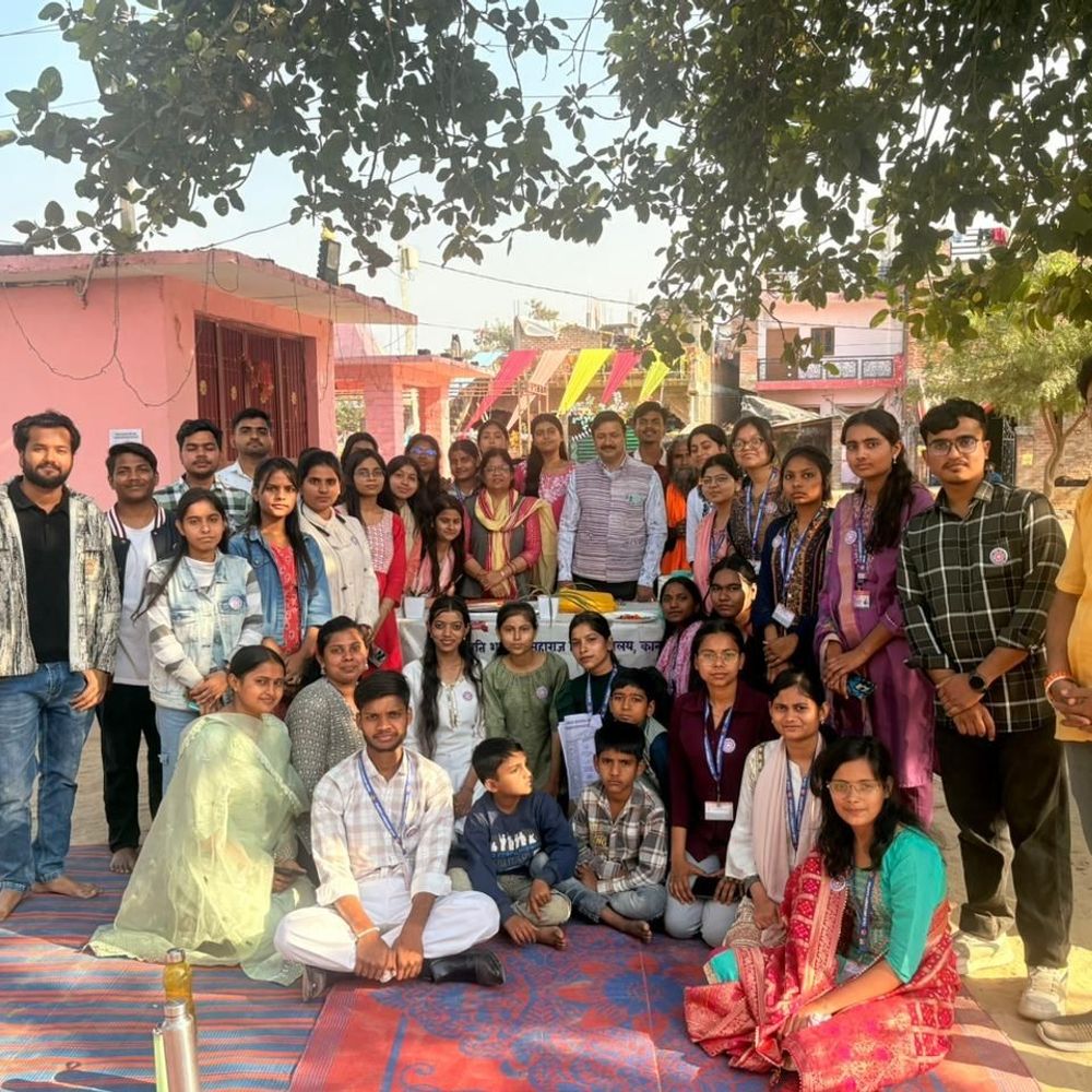 CSJMU स्वयंसेवकों ने ग्रामीणों को सिखाए साइबर सुरक्षा के गुर:बिठूर में सात दिवसीय शिविर के छठे दिन हुआ आयोजन