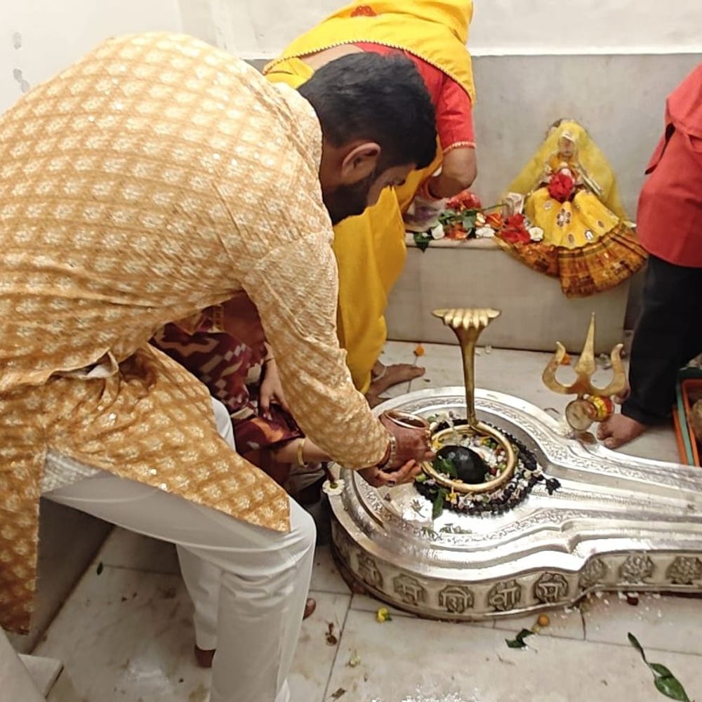 धमतरी के शिवालयों में महाशिवरात्रि पर भक्तों की लंबी कतार:जलाभिषेक के लिए उमड़े श्रद्धालु, शाम को महाआरती और श्रृंगार, रात में भजन संध्या आयोजित