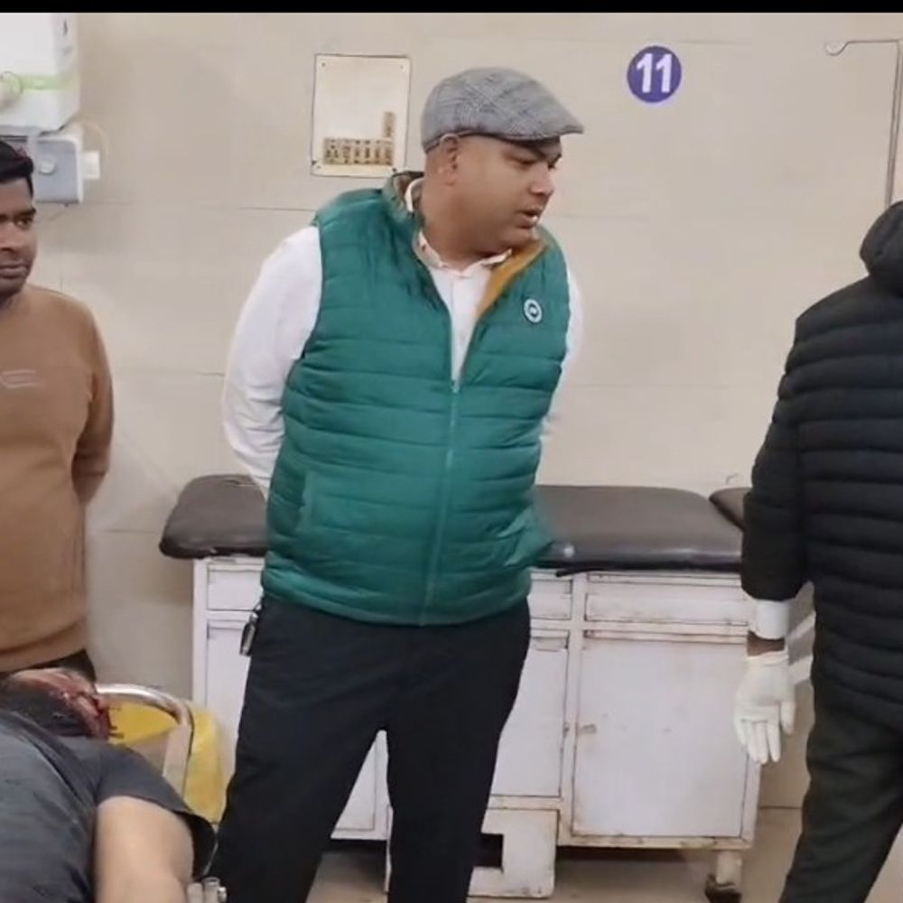 अज्ञात वाहन ने कार को मारी टक्कर, 1 की मौत:बहराइच-बलरामपुर मार्ग पर हादसा, 2 घायल