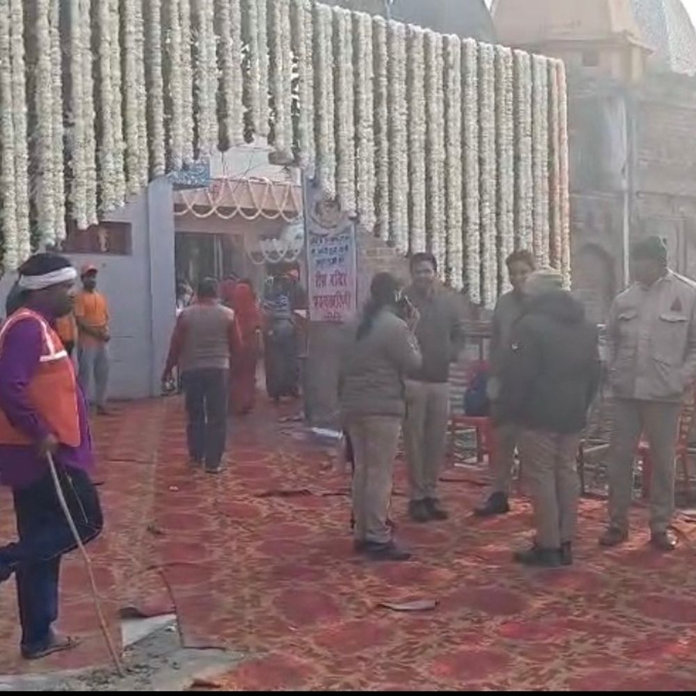 गोला गोकर्णनाथ में लाखों श्रद्धालु, प्रशासन अलर्ट:महाशिवरात्रि पर शिवालयों में उमड़ा आस्था का सैलाब