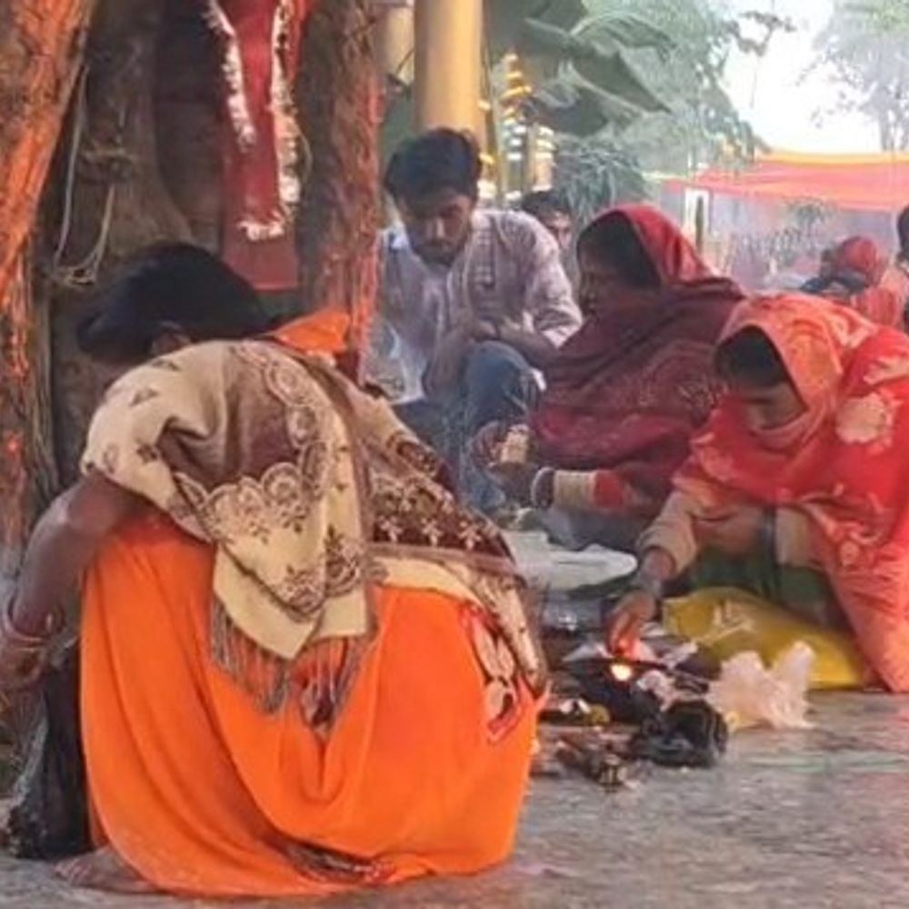 कुशीनगर में महाशिवरात्रि पर शिवालयों में उमड़ी भीड़:कसया में शिव बरात की तैयारी, 10 हजार श्रद्धालु होंगे शामिल