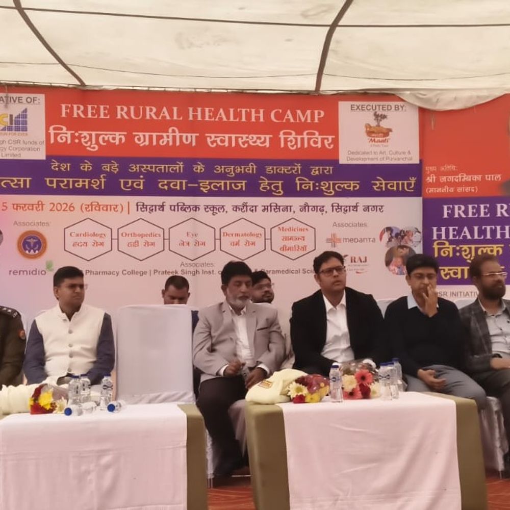 सिद्धार्थनगर में निःशुल्क स्वास्थ्य शिविर का आयोजन:डॉक्टरों ने मरीजों का परीक्षण कर दवाओं का वितरण किया