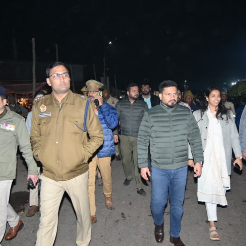 DM-SP ने किया लोधेश्वर महादेवा मंदिर का निरीक्षण:बाराबंकी में महाशिवरात्रि से पहले सुरक्षा-सुविधा व्यवस्थाओं का जायजा लिया