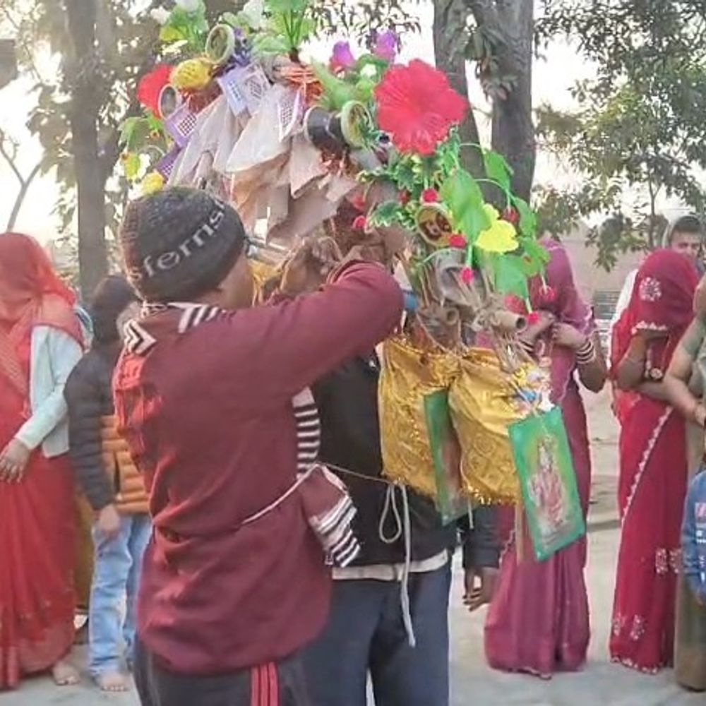 शिवरात्रि पर शिवालयों में उमड़ी भक्तों की भीड़:हर हर महादेव और बम बम भोले के जयकारों से गूंजे मंदिर