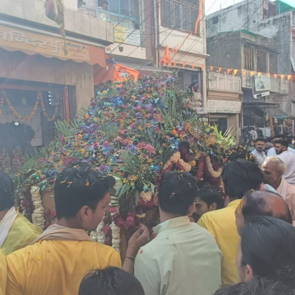 कासगंज में महाशिवरात्रि पर निकली महाकाल शोभायात्रा:पथवारी मंदिर से शुरू हुई, भक्तों ने जगह-जगह उतारी आरती