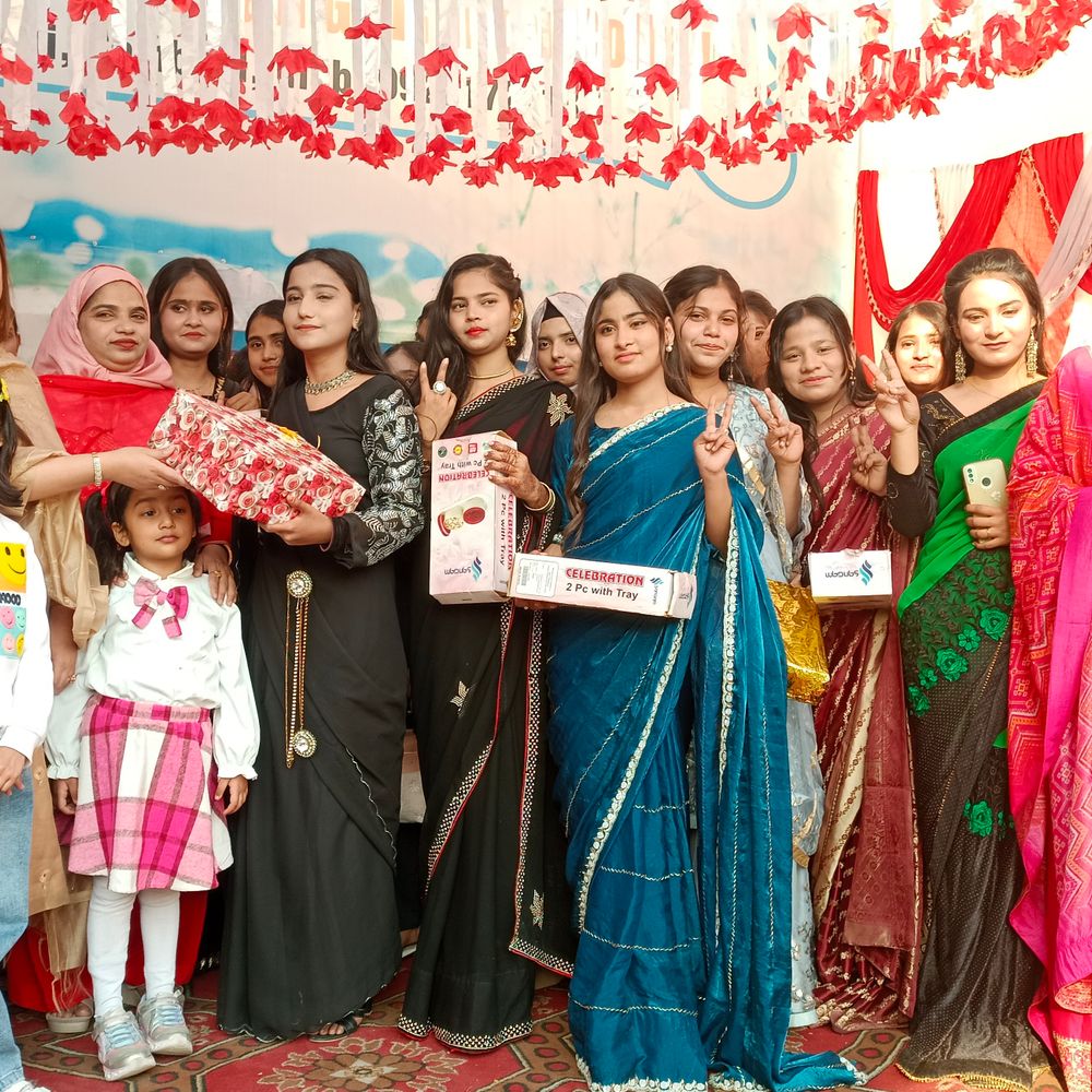 संभल में 12वीं छात्राओं का विदाई समारोह:छात्राओं की आंखों में बिछड़ने का दर्द और दिखा भविष्य के लिए बड़े सपनों की चमक