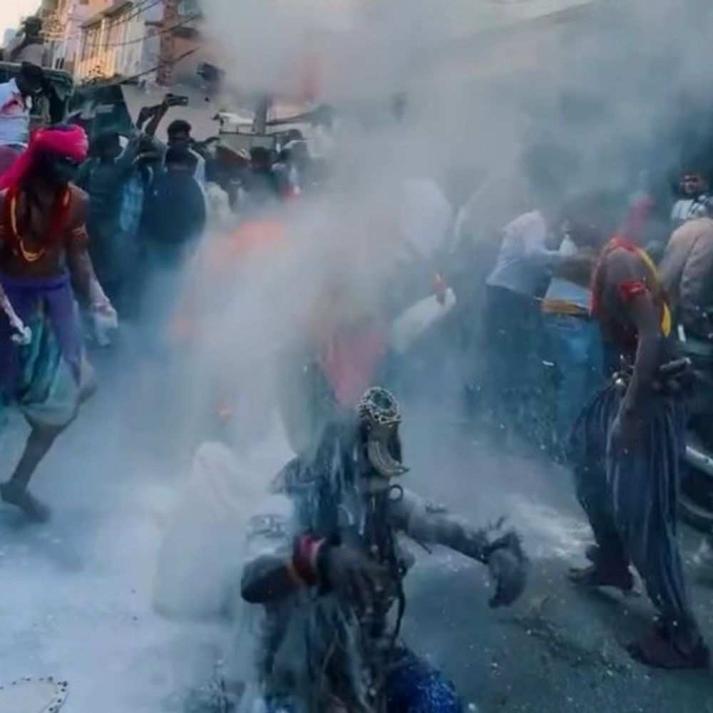 लोकनाथ की ऐतिहासिक शिव बारात में झूमा प्रयागराज, VIDEO:भस्म, डमरू और भूत प्रेतों की झांकी, 'छोटा कैलाश' बना संगम नगरी