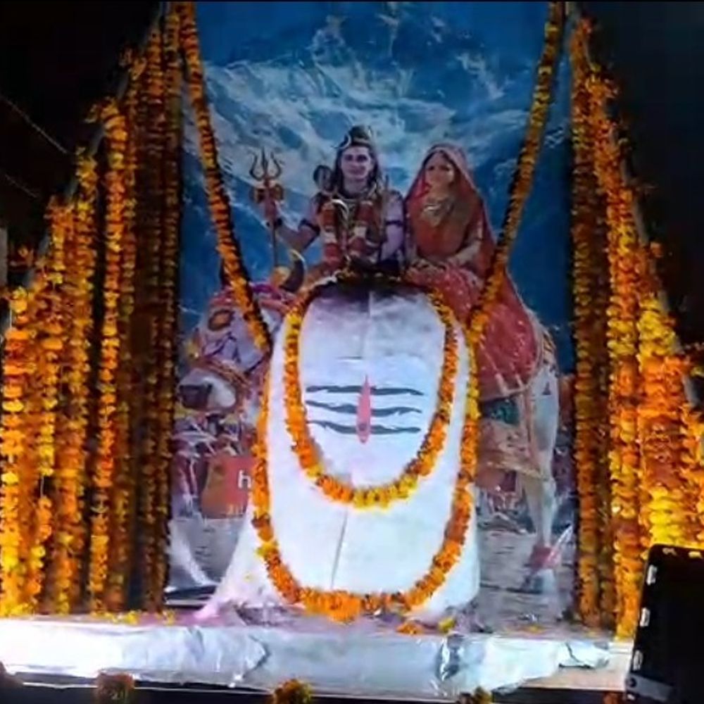 श्रावस्ती में महाशिवरात्रि पर शिव बारात निकली:'हर-हर महादेव' के जयघोष से गूंजा इलाका, झांकी आकर्षण का केंद्र रही