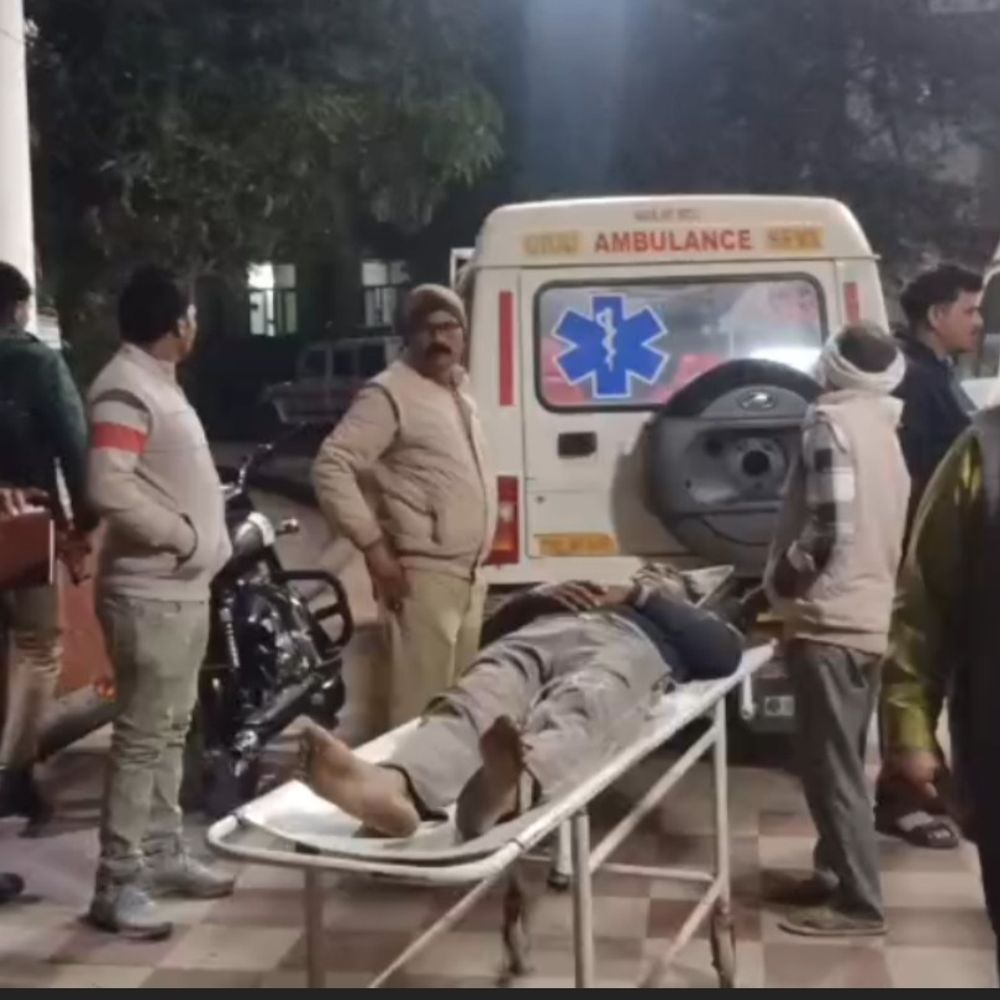 जालौन में भतीजे ने रिटायर्ड फौजी को गोली मारी:जमीन और पुरानी रंजिश में घायल, गंभीर हालत में झांसी रेफर