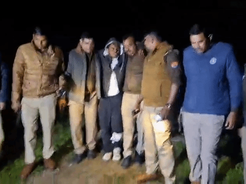 सहारनपुर में चोरी के आरोपी के पैर में मारी गोली:  पुलिस मुठभेड़ में बदमाश अरेस्ट, तीन ट्यूवैल और बाइक की थी चोरी, बाइक फिसलने पर की फायरिंग – Saharanpur News