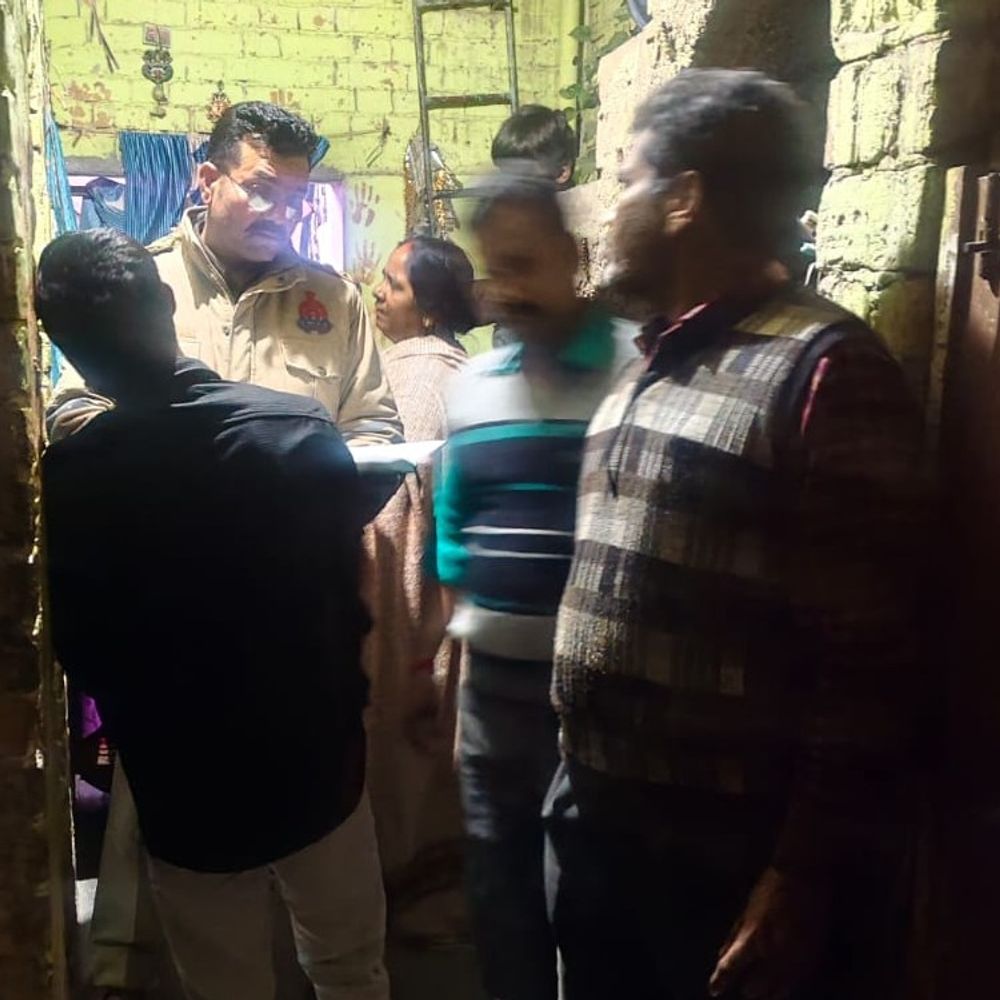 लखनऊ में 12वीं की छात्रा ने सुसाइड किया:घर में फंदे से लटकता मिला शव, परिवार शादी समारोह में शामिल होने गया था