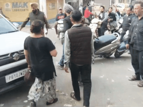लुधियाना में बच्चा चोरी की अफवाह से मचा हड़कंप:  महिला बोली-कानूनी रूप से लेने आई थी, पिता बोला- यह मेरी पांचवीं बेटी है – Ludhiana News