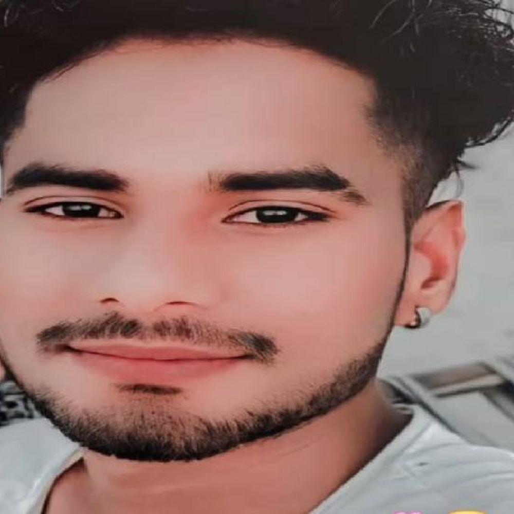 झांसी में दो टुकड़ों में युवक की लाश मिली:बहन ने फोन लगाया तो पुलिस ने उठाया, ट्रेन से कटकर सुसाइड किया