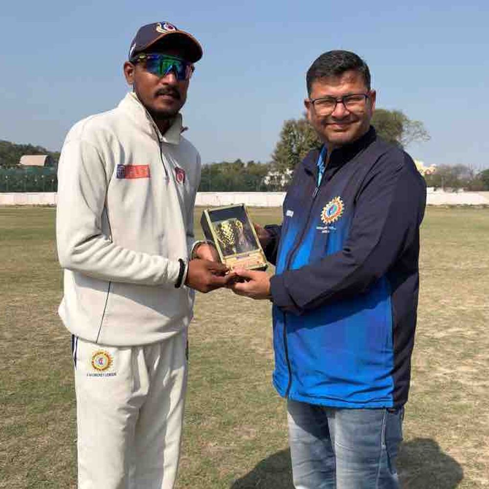 कानपुर में सर्दन क्लब 7 रन से जीता:स्काई क्लब को हराकर सेमीफाइनल में, कृष्णा बने प्लेयर ऑफ द मैच