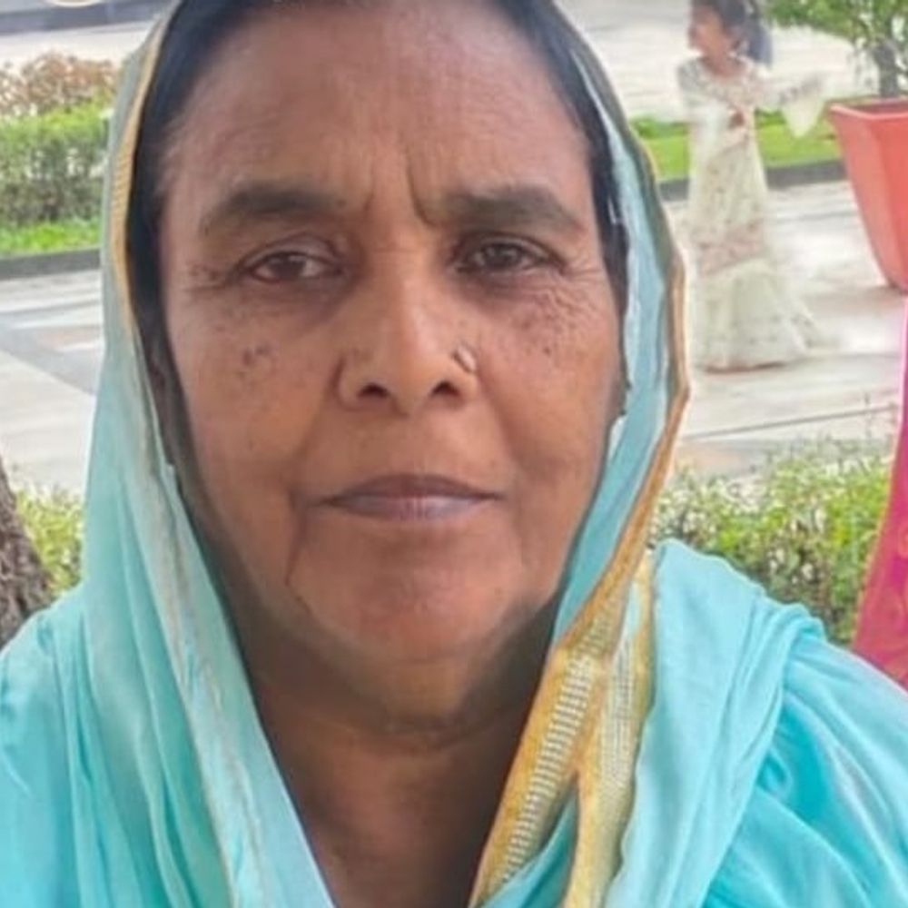 पीलीभीत में घर में अकेली थी बुजुर्ग महिला की मौत:दामाद ने गांव के व्यक्ति पर लगाया हत्या का आरोप, कार्रवाई की मांग