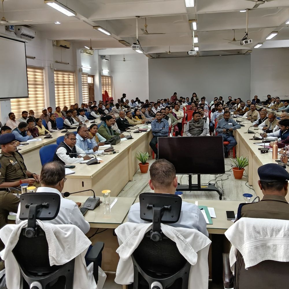 यूपी बोर्ड परीक्षा को लेकर डीएम-एसपी ने की बैठक:कौशांबी में नकलविहीन परीक्षा के लिए अधिकारियों को दिए निर्देश