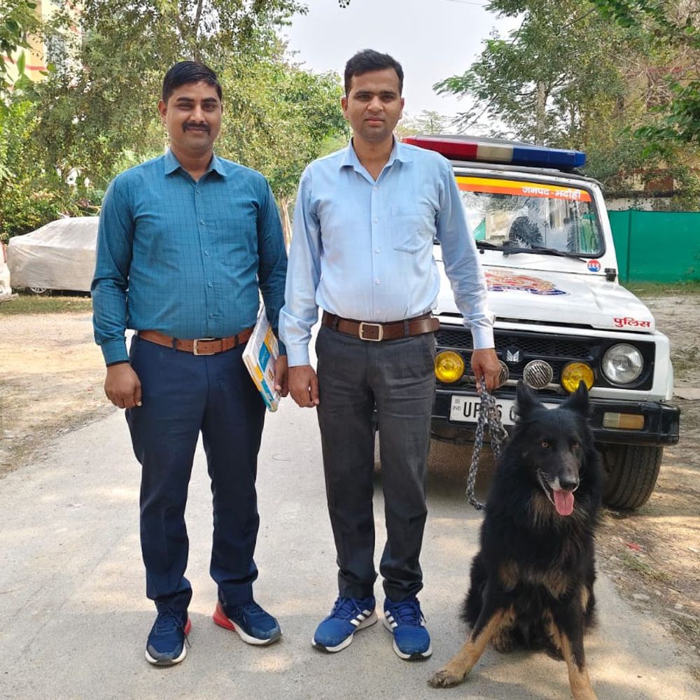 बच्ची कुएं के पास मिली, डॉग स्क्वॉड ने खोजा:भदोही के कुनबीपुर गांव में 4 साल की बच्ची हुई थी गायब