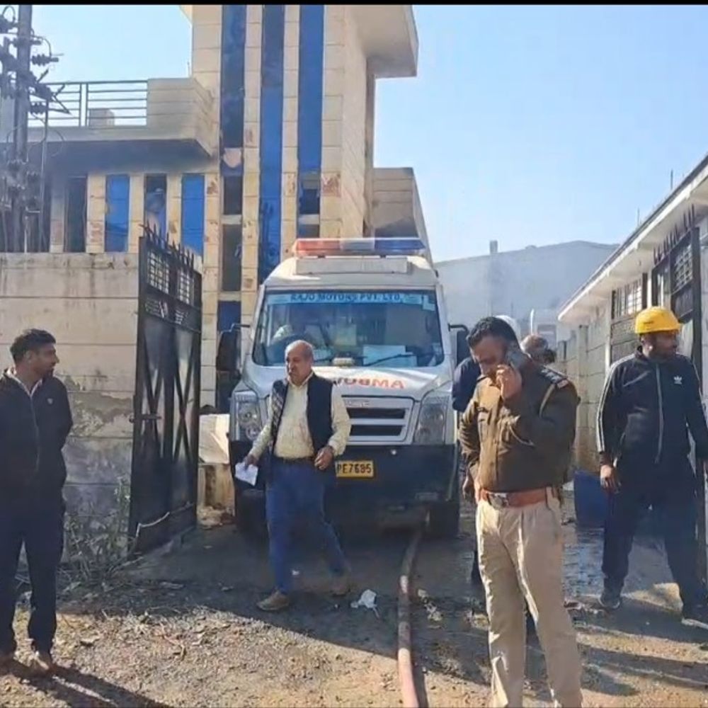 केमिकल फैक्ट्री की आग में 7 लोग जिंदा जले:कई और मजदूरों के फंसे होने की आशंका, कई फायर स्टेशन की गाड़ियां पहुंचीं