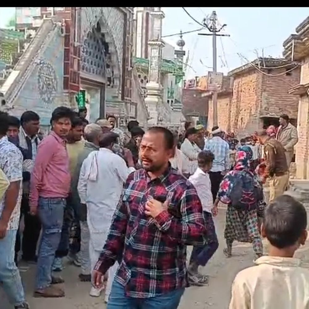 श्रावस्ती में विवाहिता का शव संदिग्ध हालात में मिला:पति मुंबई में, घर में अकेली रहती थी महिला