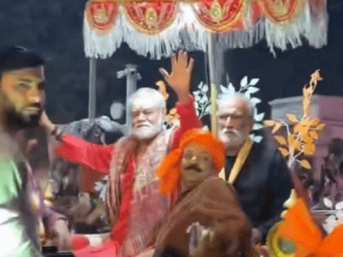 काशी की शिवबारात में शामिल हुए अभिनेता संजय मिश्रा:  युवाओं ने पूछा – का गुरू काइसन लगल,होलियाना अंदाज में निकली झांकी – Varanasi News