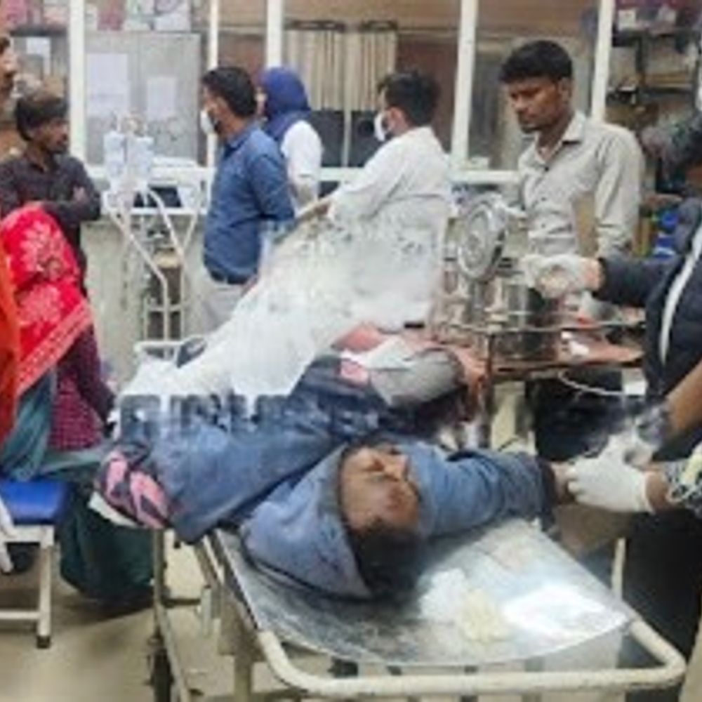 हाथरस में ट्रेन से गिरकर यात्री की मौत:आम्रपाली एक्सप्रेस से गिरने से हुआ हादसा, अस्पताल में दम तोड़ा