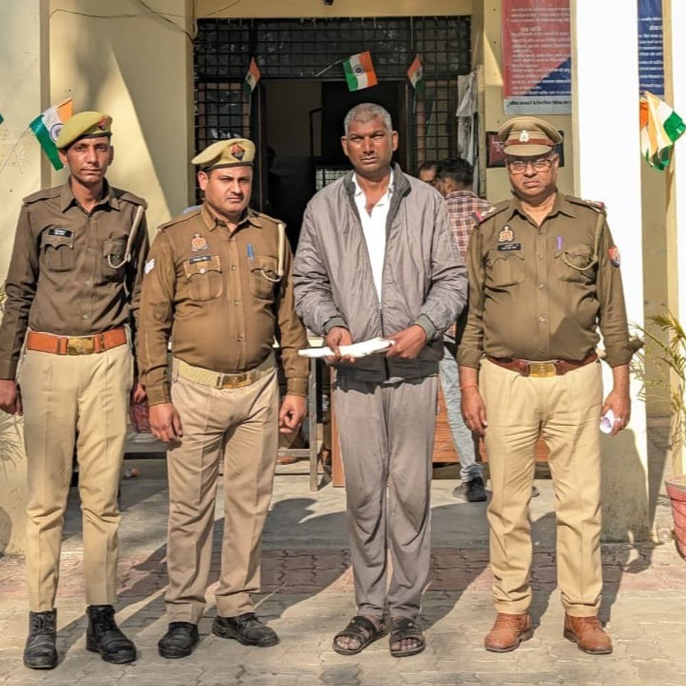 शिक्षामित्र पत्नी की गोली मारकर हत्या का आरोपी पति गिरफ्तार:अफेयर के शक में सिर में किया था तमंचे से फायर, लूट दिखाने की कोशिश