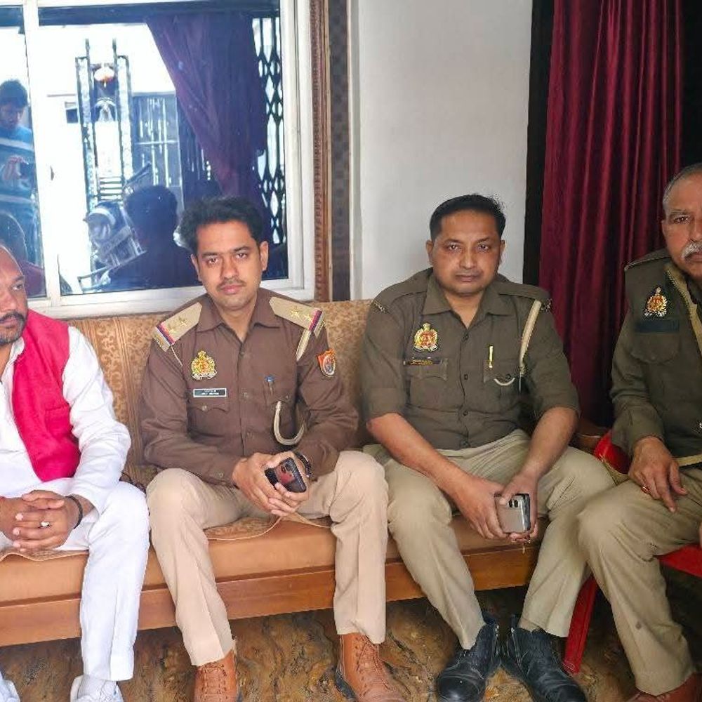 लखनऊ विधानसभा घेराव से पहले कार्रवाई:प्रतापगढ़ में पुलिस ने कांग्रेस जिला अध्यक्ष समेत नेताओं को हाउस अरेस्ट किया