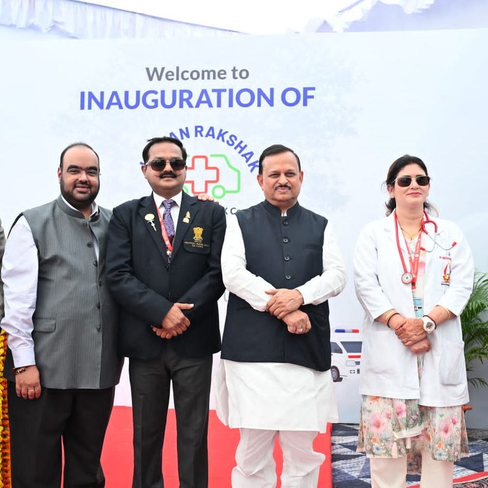 कानपुर को जेके समूह की सौगात:सांसद रमेश अवस्थी की सलाह पर एमडी राघवपत ने दी 2 एंबुलेंस, बोले- गोल्डन आवर में बचेगा जीवन