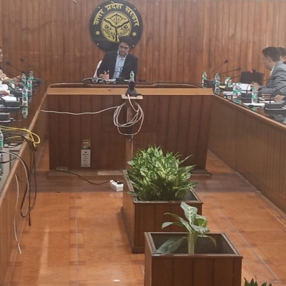 मेरठ सिटी ट्रांसपोर्ट सर्विसेज की बैठक संपन्न:आयुक्त भानु चंद्र गोस्वामी ने की अध्यक्षता, अहम निर्णय लिए गए