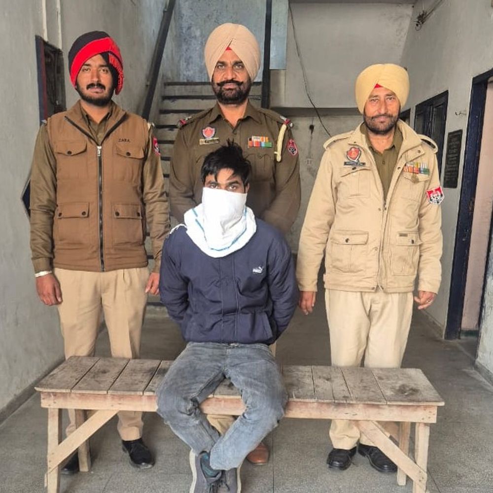 कपूरथला पुलिस ने दो नशा तस्कर पकड़े:  पुलिस को देख लिफाफा सड़क पर फेंका; हेरोइन बरामद, केस दर्ज – Kapurthala News