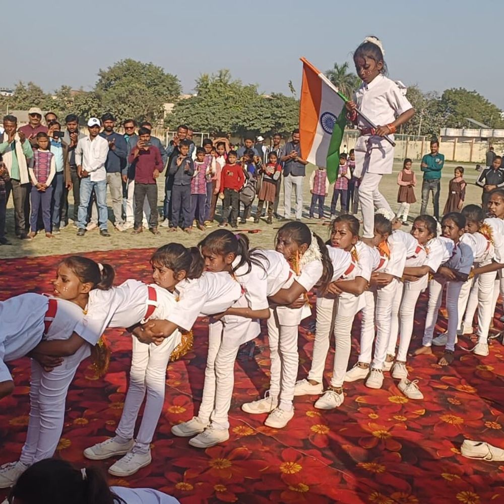 कइयां प्राथमिक विद्यालय ने पीटी में पहला स्थान पाया:मंडलीय बेसिक बाल क्रीड़ा प्रतियोगिता में समूह गान में भी प्रथम